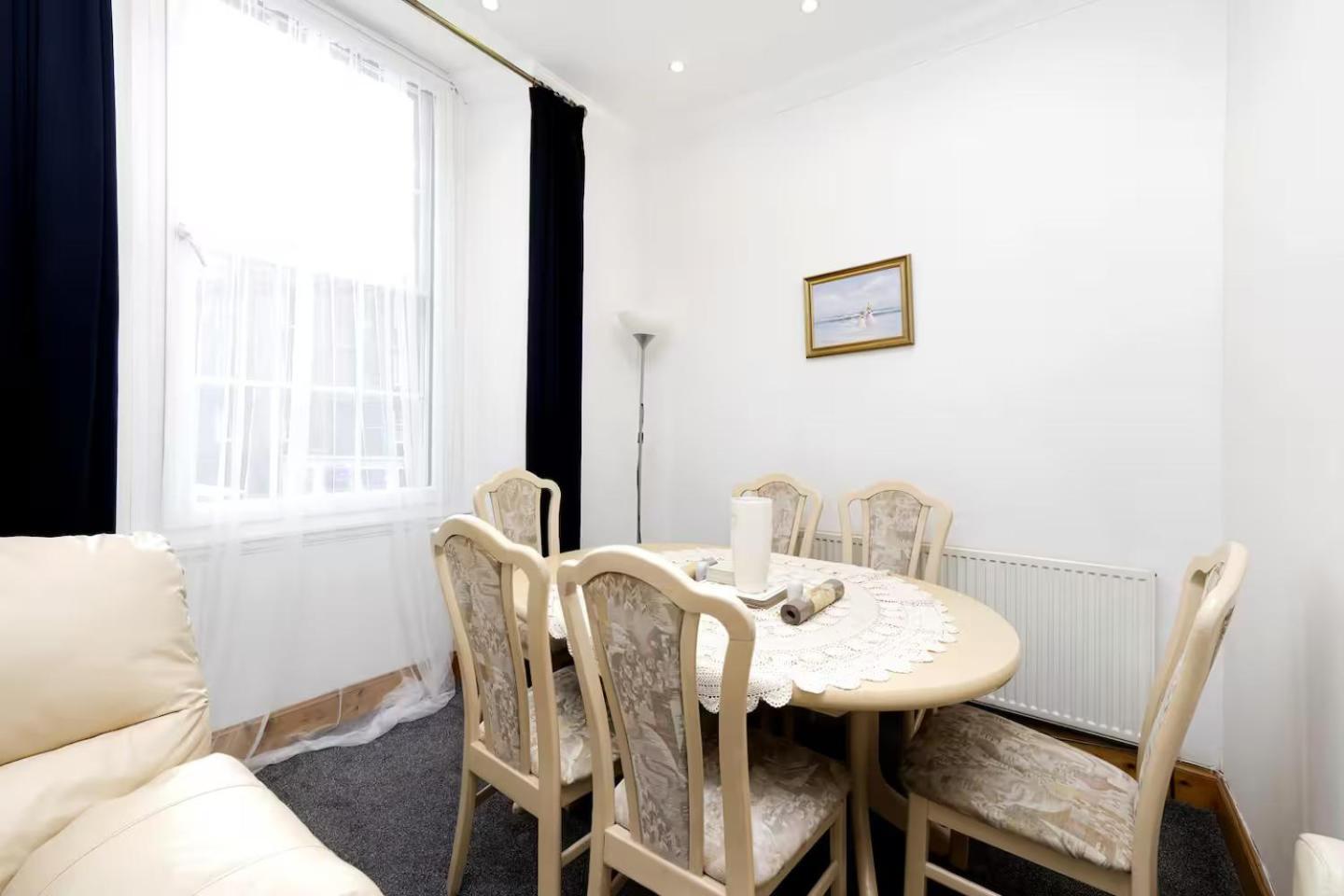 Joivy 3 Bed Flat In Old Town, Close To Grassmarket EDI Exterior photo